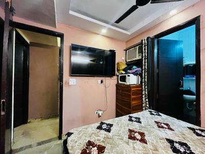 Bedroom Image of 650 Sq.ft 2 BHK Builder Floor for sale in Arjun Nagar New Delhi for Rs. 7000000