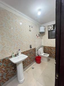 Bathroom Image of 600 Sq.ft 1 BHK Builder Floor for rent in Sahastradhara Road Dehradun for Rs. 18000