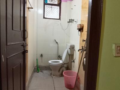 Bathroom Image of 700 Sq.ft 2 BHK Independent House for rent in Dwarka Mor New Delhi for Rs. 11500