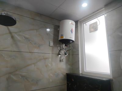 Bathroom Image of 1000 Sq.ft 1 BHK Builder Floor for rent in Sector 14 Gurgaon for Rs. 34500