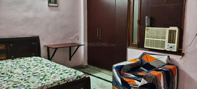 Bedroom Image of 1000 Sq.ft 2 BHK Builder Floor for rent in Laxmi Nagar New Delhi for Rs. 22000