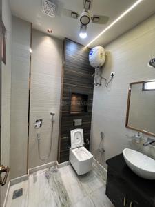 Bathroom Image of 720 Sq.ft 2 BHK Builder Floor for rent in Shalimar Bagh New Delhi for Rs. 38000