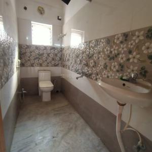 Bathroom Image of 1210 Sq.ft 3 BHK Apartment / Flat for sale in Purbalok Kolkata for Rs. 6000000