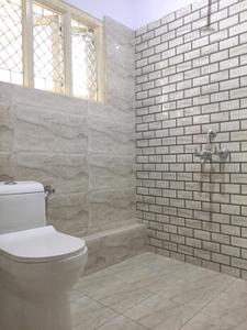 Common Bathroom One Image of 950 Sq.ft 1 BHK Builder Floor for rent in HBR Layout Bengaluru for Rs. 18000