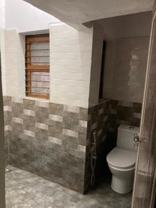 Bathroom Image of 1000 Sq.ft 2 BHK Builder Floor for rent in Indira Nagar Lucknow for Rs. 12000