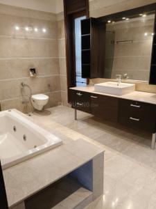 Bathroom Image of 10800 Sq.ft 6 BHK Independent House for rent in Panchsheel Park New Delhi for Rs. 750000
