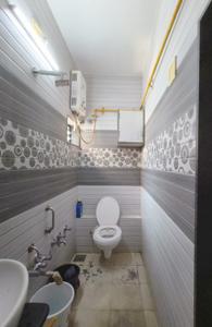 Bathroom Image of 810 Sq.ft 2 BHK Apartment / Flat for sale in Vasna Ahmedabad for Rs. 5800000
