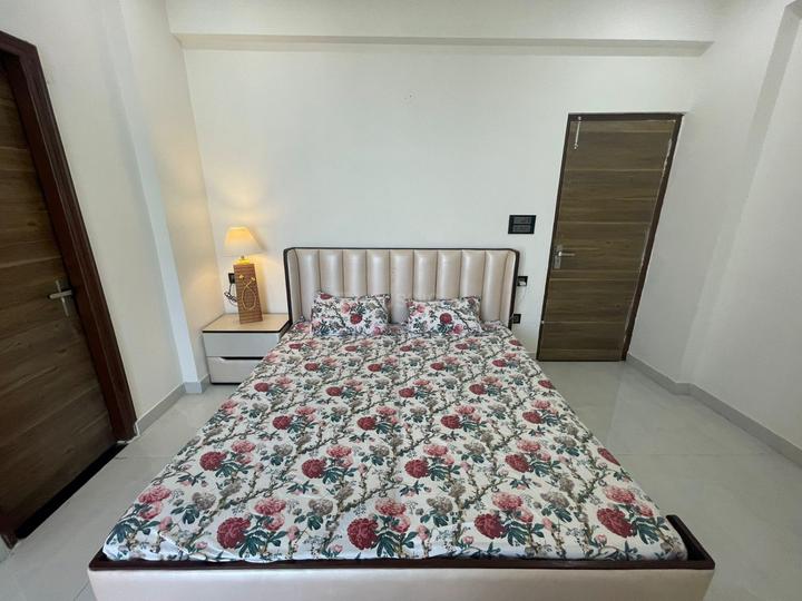 Shivalik City, Sector 127 Main Image 1