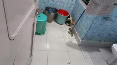 Bathroom Image of 900 Sq.ft 2 BHK Apartment / Flat for sale in Shahdara New Delhi for Rs. 7000000
