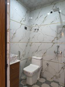 Common Bathroom Image of 1000 Sq.ft 2 BHK Builder Floor for sale in Indirapuram Ghaziabad for Rs. 7200000