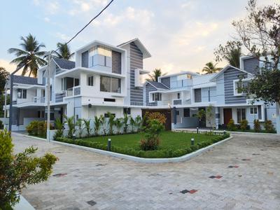 Image of 2100 Sq.ft 3 BHK Villa for sale in Maradu, Kochi for Rs. 12600000