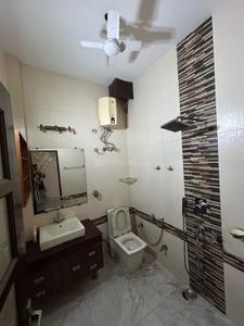 Bathroom Image of 800 Sq.ft 2 BHK Builder Floor for rent in Lajpat Nagar New Delhi for Rs. 45000