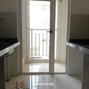 Kitchen Image of 950 Sq.ft 2 BHK Apartment / Flat for sale in Lodha Amara, Kolshet Thane for Rs. 15000000