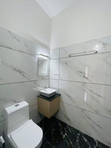 Bathroom Image of 2700 Sq.ft 5 BHK Independent House for sale in Kakkanad Kochi for Rs. 13500000