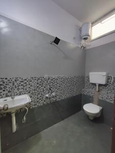 Bathroom Image of 1500 Sq.ft 3 BHK Builder Floor for rent in Tilak Nagar Indore for Rs. 22000