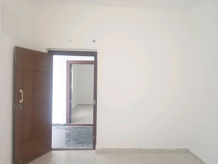 Hallmark Skyrena Main Image 1