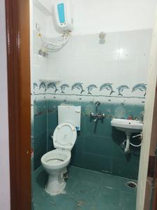 Bathroom Image of 1500 Sq.ft 3 BHK Apartment / Flat for rent in Himayath Nagar Hyderabad for Rs. 40000
