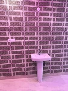Bathroom Image of 1251 Sq.ft 2 BHK Builder Floor for rent in Gomti Nagar Lucknow for Rs. 19000