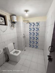 Bathroom Image of 750 Sq.ft 1 BHK Builder Floor for rent in Sector 57 Gurgaon for Rs. 20000