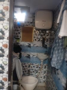 Bathroom Image of 480 Sq.ft 1 BHK Independent House for rent in Malka Ganj New Delhi for Rs. 15000
