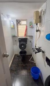 Bathroom Image of 550 Sq.ft 1 BHK Apartment / Flat for rent in Gautam View, Andheri West Mumbai for Rs. 55000