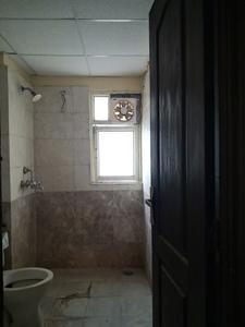 Common Bathroom Image of 1350 Sq.ft 3 BHK Apartment / Flat for sale in Gardenia Golf City Phase 4, Sector 75 Noida for Rs. 10800004