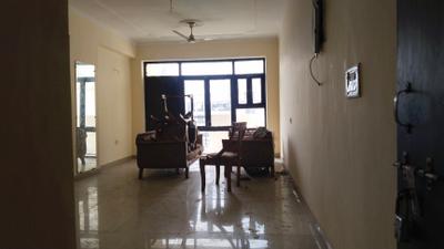 Living Room Image of 1700 Sq.ft 3 BHK Apartment / Flat for rent in Cosmos Golden Heights, Crossings Republik Ghaziabad for Rs. 21000