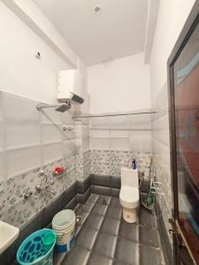 Bathroom Image of 1250 Sq.ft 3 BHK Independent House for rent in Sahadatganj Ayodhya for Rs. 10000