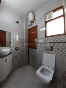 Bathroom Image of 1250 Sq.ft 2 BHK Builder Floor for rent in Sector 46 Gurgaon for Rs. 33500