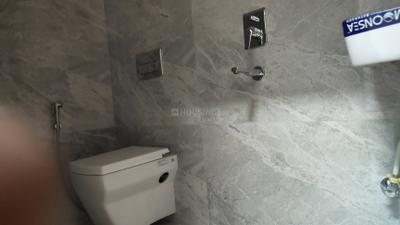 Bathroom Image of 450 Sq.ft 1 BHK Apartment / Flat for rent in Promesa West End, Dadar West Mumbai for Rs. 75000