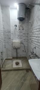 Bathroom Image of 840 Sq.ft 1 BHK Builder Floor for rent in Preet Vihar New Delhi for Rs. 20000