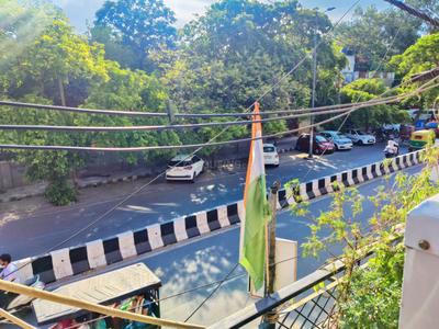 Balcony Image of 900 Sq.ft 3 BHK Apartment / Flat for sale in  RWA Dilshad Colony Block E Markets WA, Dilshad Garden New Delhi for Rs. 6500000