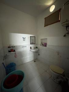 Bathroom Image of 2700 Sq.ft 2 BHK Builder Floor for rent in Sector 15 Part 2 Gurgaon for Rs. 40000