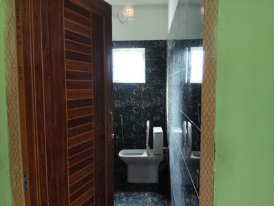 Bathroom Image of 1200 Sq.ft 1.5 BHK Builder Floor for rent in Bamunimaidam Guwahati for Rs. 12500