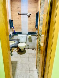 Bathroom Image of 3100 Sq.ft 3 BHK Independent House for rent in Velachery Chennai for Rs. 75000