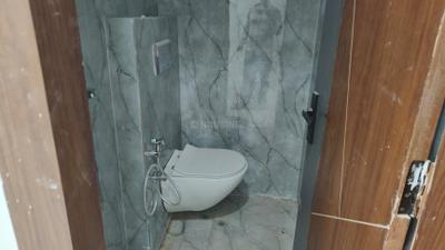 Bathroom Image of 650 Sq.ft 1 BHK Apartment / Flat for sale in Capital Metro Height, Sector 72 Noida for Rs. 3200000