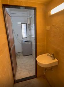 Bathroom Image of 600 Sq.ft 1 BHK Apartment / Flat for rent in Byculla Mumbai for Rs. 60000