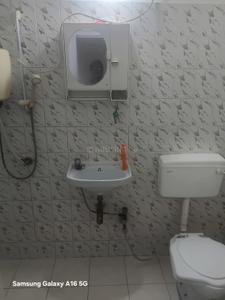 Bathroom Image of 1300 Sq.ft 3 BHK Apartment / Flat for rent in Andheri West Mumbai for Rs. 75000