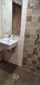 Bathroom Image of 2250 Sq.ft 3 BHK Builder Floor for rent in Big Block South City 2, Sector 49 Gurgaon for Rs. 60000