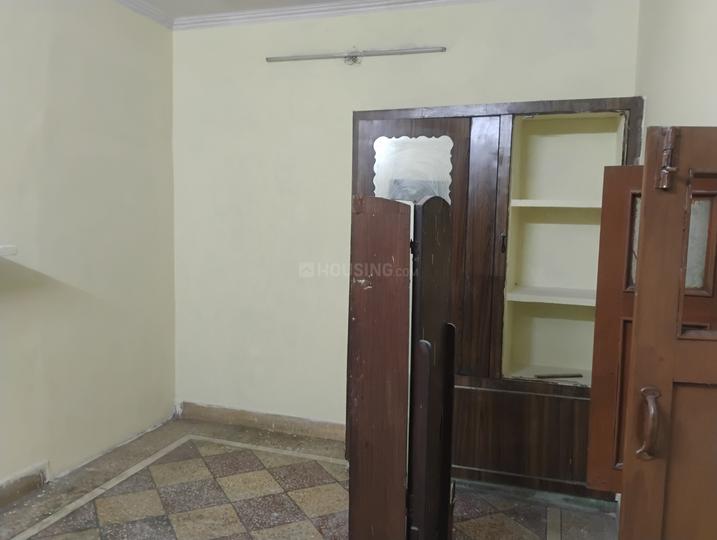 Block 5, Geeta Colony Bedroom 1