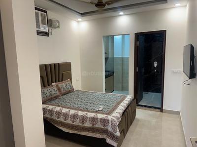 Bedroom Image of 900 Sq.ft 1 RK Builder Floor for rent in Swaraj Homes RWA Sant Nagar, Sant Nagar New Delhi for Rs. 20300