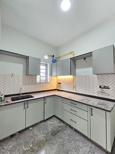 Home track Kitchen 1