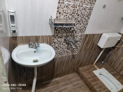 Bathroom Image of 1500 Sq.ft 3 BHK Apartment / Flat for rent in Bariatu Housing Colony Ranchi for Rs. 20000