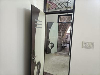 Bedroom Image of 850 Sq.ft 2 BHK Builder Floor for rent in Preet Vihar New Delhi for Rs. 16000