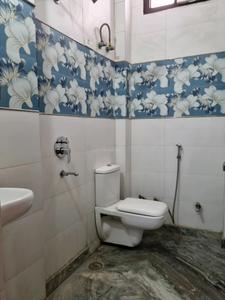 Common Bathroom One Image of 1000 Sq.ft 3 BHK Builder Floor for rent in Janakpuri New Delhi for Rs. 34000