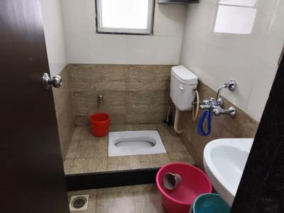 Bathroom Image of 750 Sq.ft 1 BHK Apartment / Flat for rent in Pietra Enclave, Katraj Pune for Rs. 18000
