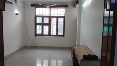 Living Room Image of 1400 Sq.ft 3 BHK Apartment / Flat for rent in Kirpal Apartments, Patparganj New Delhi for Rs. 32000