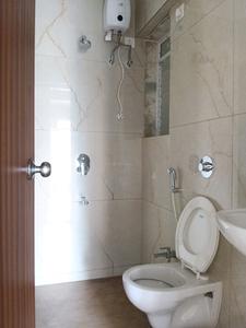 Common Bathroom Image of 589 Sq.ft 1 BHK Apartment / Flat for rent in Raunak Bliss Phase A, Kasarvadavali Thane for Rs. 24698