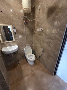 Bathroom Image of 480 Sq.ft 1 BHK Builder Floor for rent in Old Double Storey, Lajpat Nagar New Delhi for Rs. 23000