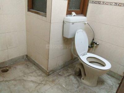 Bathroom Image of 745 Sq.ft 2 BHK Builder Floor for rent in Karol Bagh New Delhi for Rs. 26000